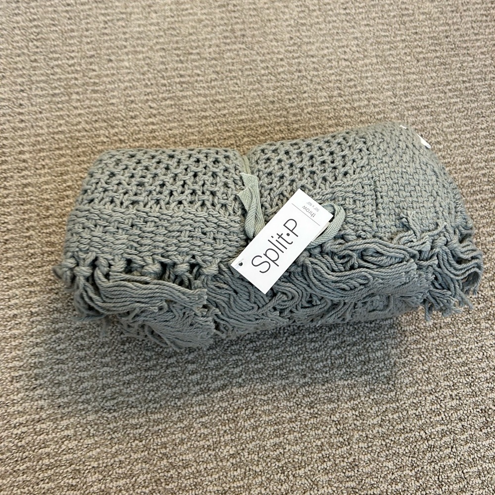 Cozy Gray Knitted Throw Blanket - Mist - Picture 4 of 6